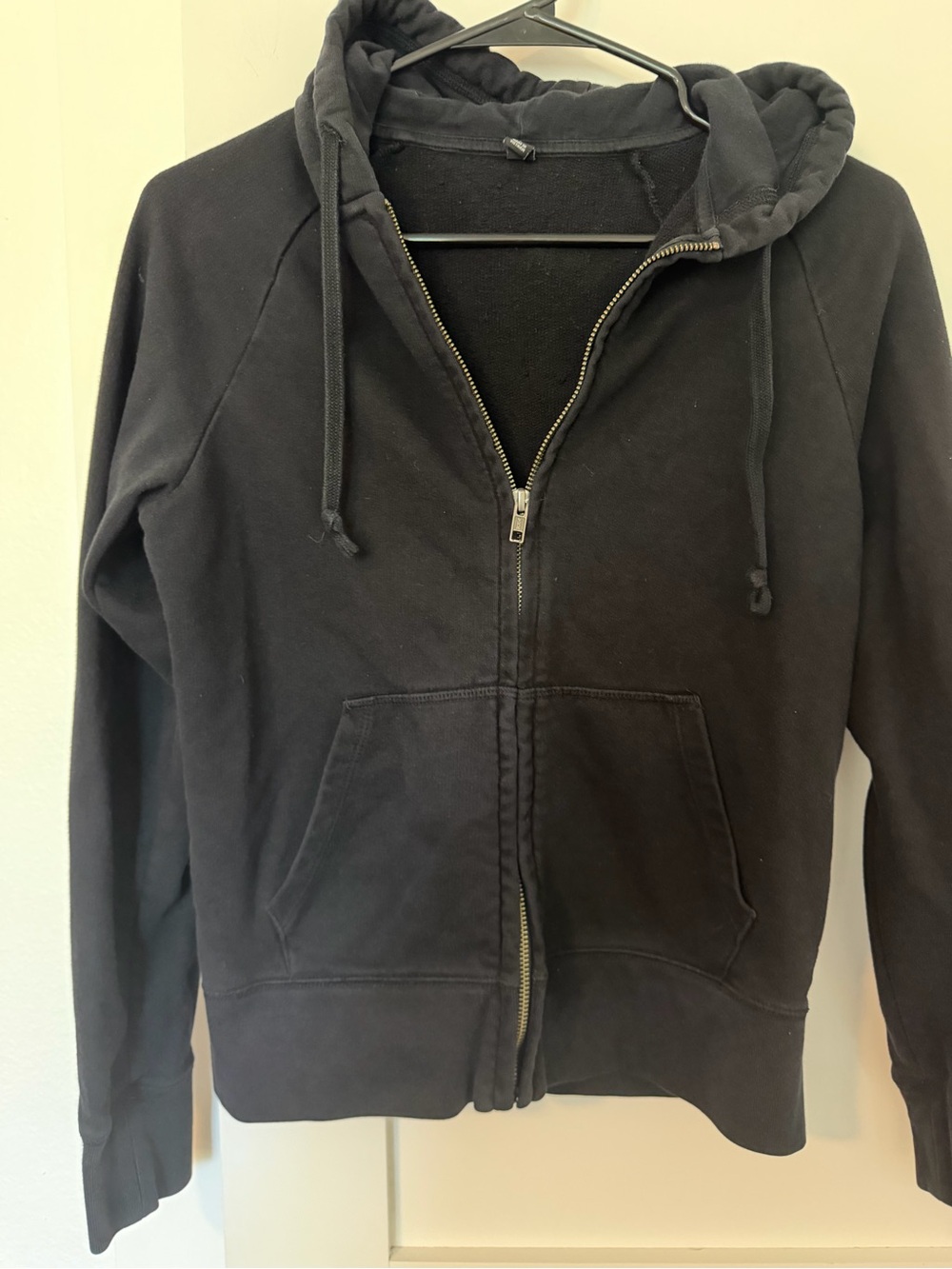 Uniqlo women’s 

 Black Zip-Up Hoodie Jacket